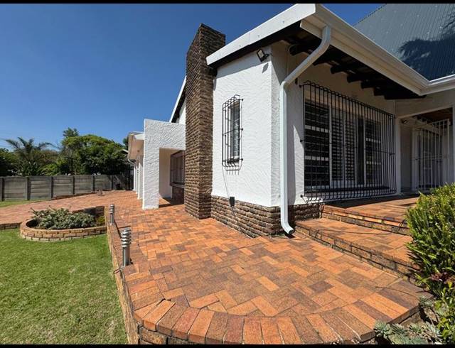4 BEDROOM HOUSE FOR SALE IN VAN RIEBEECK PARK